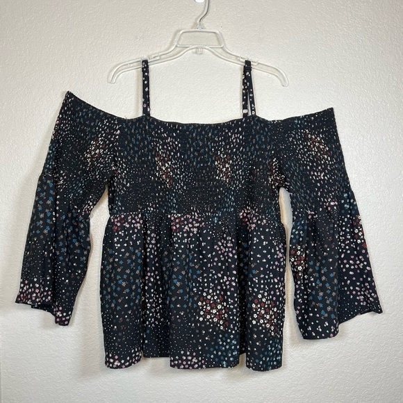 Torrid Plus Size 4 Challis Cold Shoulder Smocked Blouse Black Wild Daisy Print - Picture 3 of 6